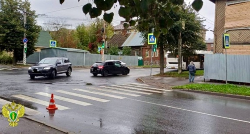 В Костроме 12-летняя школьница оказалась под колесами иномарки