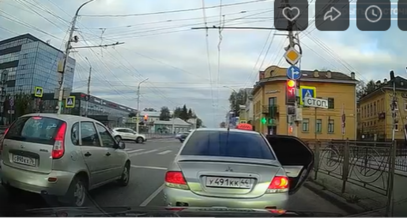 В Костроме водитель Mitsubishi задержан за "экстремальный" драйв с друзьями"