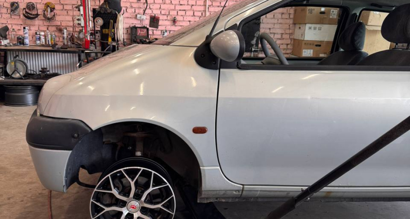 «Шипы или липучка?» — вопрос зимы. Нашли 8 шин до 5500 рублей, которые реально спасают на льду