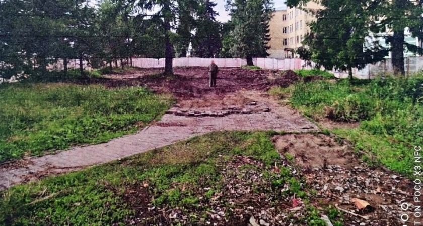 В костромском сквере со слоником нашли археологические артефакты