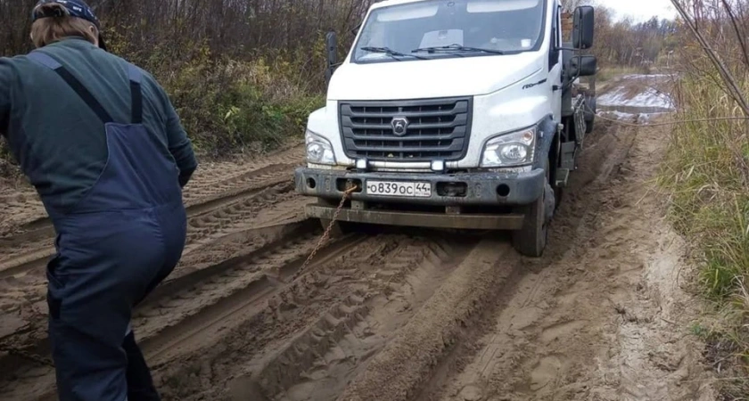 Костромская прокуратура требует отремонтировать непроходную дорогу в Макарьевском районе