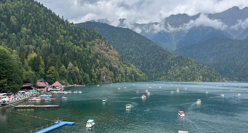 "Злые люди, змеи, грязь и отвратная еда": туристы делятся своим разочарованием от визита в Абхазию