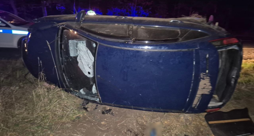 В Костромской области  Ford слетел с трассы и перевернулся: есть пострадавшие