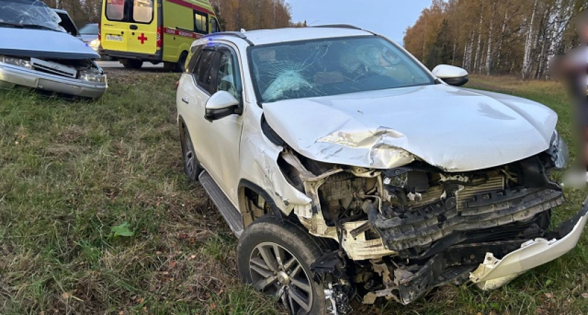В Костроме столкнулись ВАЗ и Toyota: пострадали четверо, включая ребенка