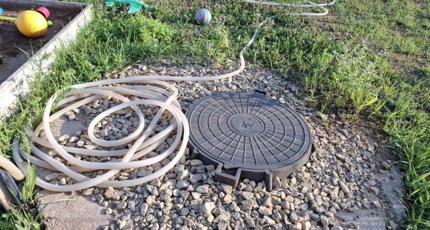 Выгребную яму теперь не откачиваю, она больше не переполняется: сосед подсказал эффективное решение