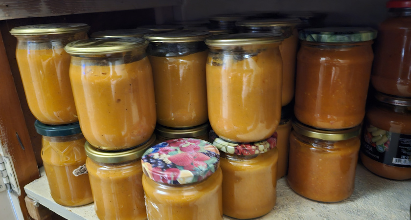 В Германии крышки открывают только так: без открывашки и специнструментов