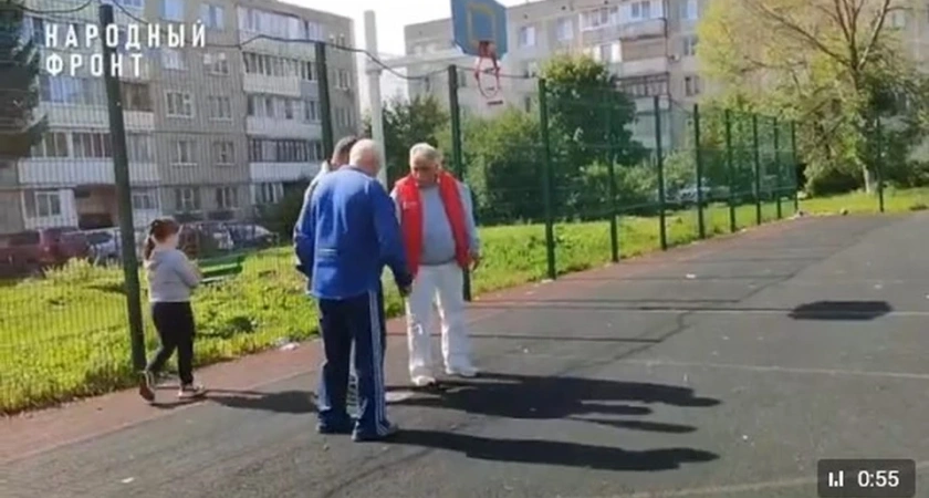 В Костроме отремонтировали опасное ограждение на спортплощадке