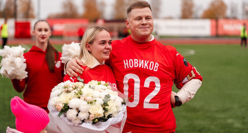 Любовь к «Спартаку» объединила: костромич сделал предложение руки и сердца своей возлюбленной на стадионе