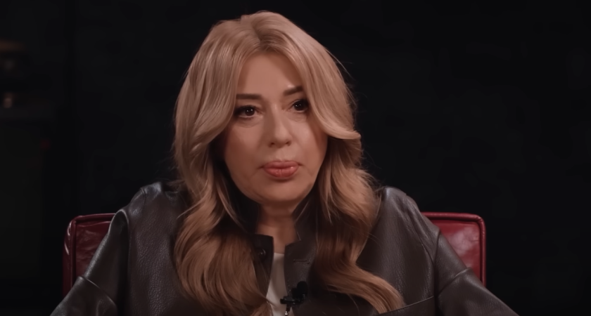 «Сошла с ума, раз всем трусы показала»: как Алена Апина пережила измены, 9 ЭКО и возвращение на сцену