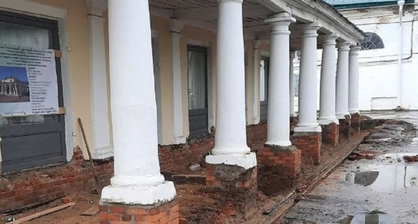 В Костроме во внутренних Торговых рядах активно ведется реставрация