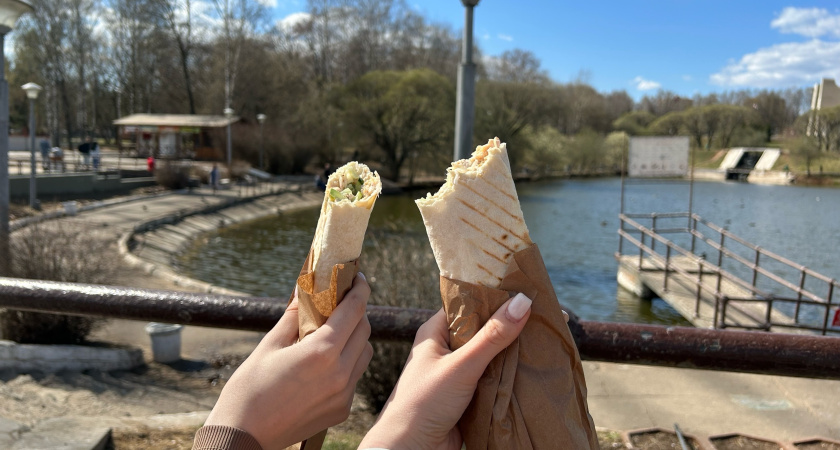 От фастфуда бережемся как от огня: эксперт Роскачества назвала скрытые угрозы уличной еды