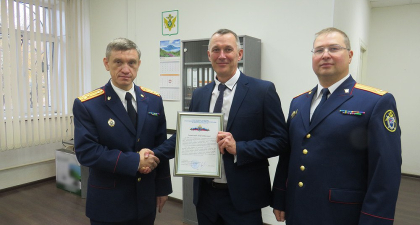 Костромские криминалисты поздравили ветерана службы с профессиональным праздником