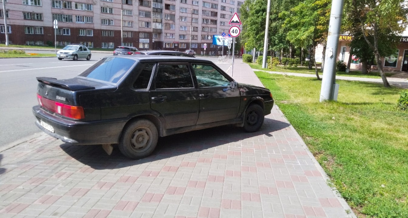 ГАИ разъяснила: как по правилам нужно заезжать на бордюр, чтобы не получить штраф