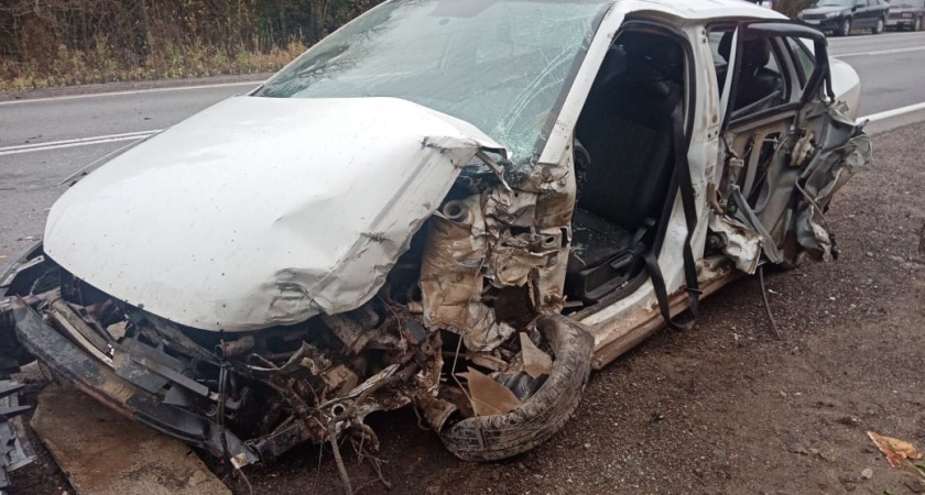 В Галичском районе Volkswagen столкнулся с "КамАЗом": есть пострадавшие