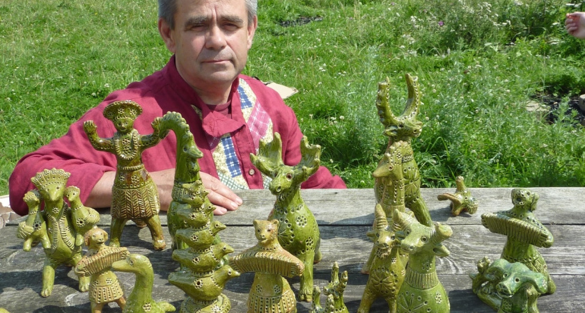 Возродивший Петровскую игрушку костромич удостоен звания заслуженного мастера