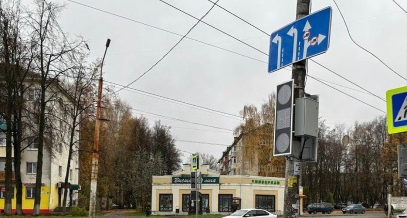 У железнодорожного вокзала в Костроме появился долгожданный светофор