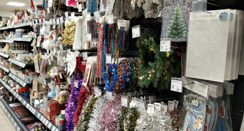 В Светофор уже привезли новинки к Новому году: наборы елочных шаров 299 р, гирлянды по 566 р, икра грибная 149 р