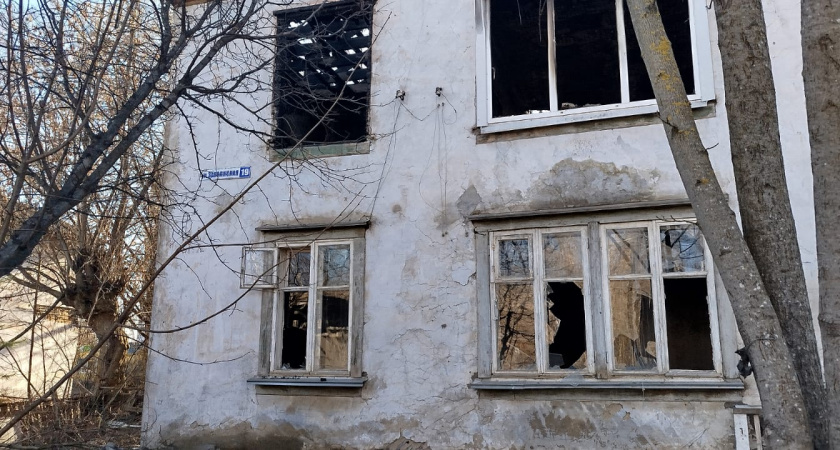 В Костроме активно демонтируют опасные постройки