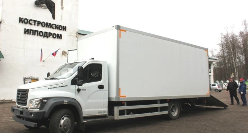 Ипподрому в Костроме подарили новый коневоз