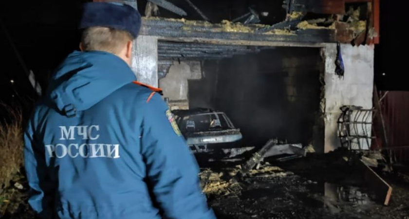 В Костромской области сгорел гараж с автомобилем