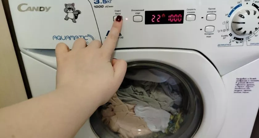 Зажмаю 2 кнопки — и стиральная машинка сама очищается от жижи из грязи, плесени и остатков порошка: секрет вечной службы техники