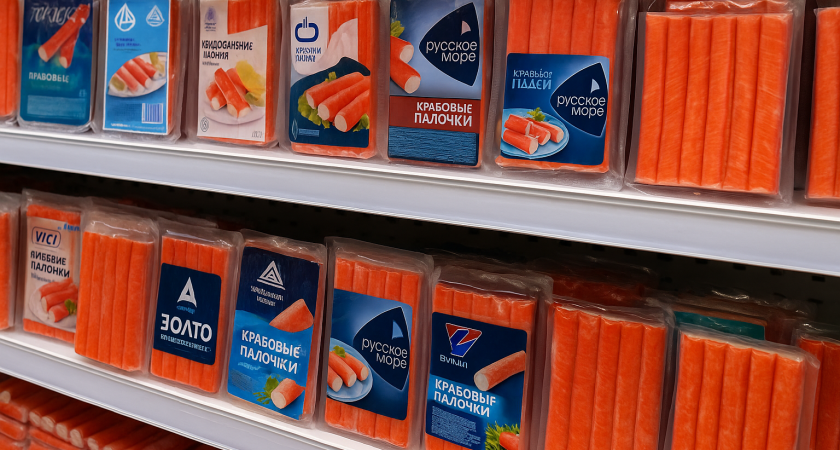 Крахмал и соя, ни кусочка настоящей рыбы: в Роскачестве рассказали, какие крабовые палочки лучше не покупать