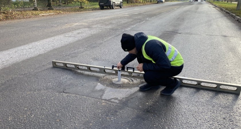 В Костроме ревизоры нашли 182 колодца с проседанием крышки