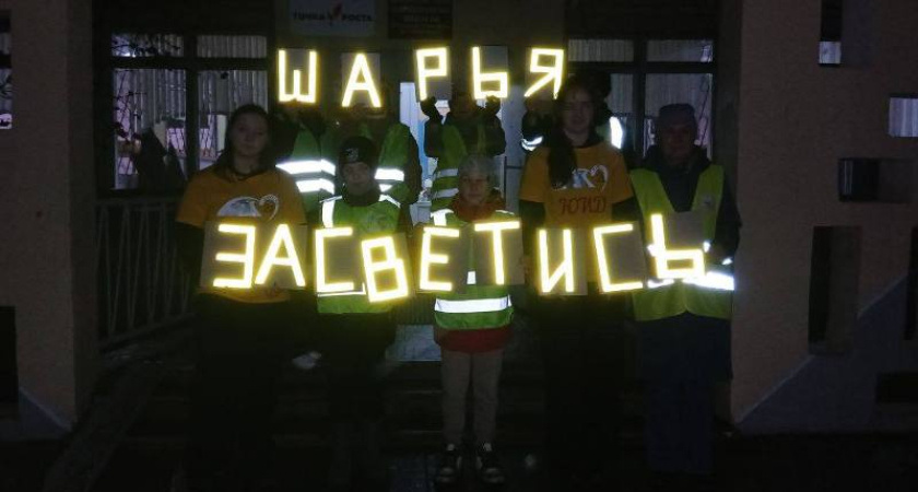 В Костроме Госавтоинспекция организовала танцевальный флешмоб под названием «Засветись»