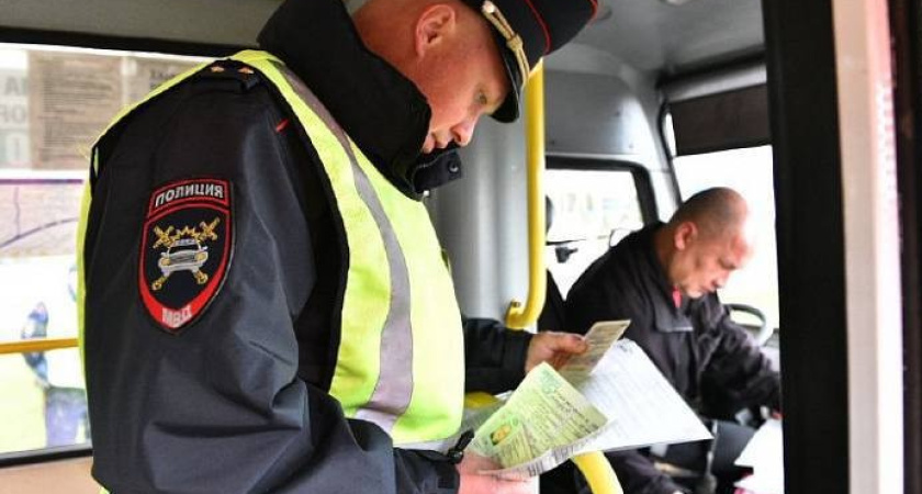 В Костроме сотрудники ГИБДД проверили безопасность автобусов