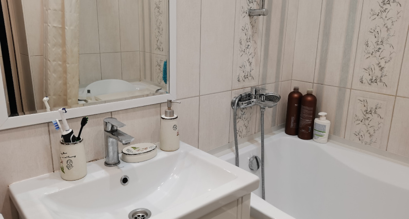 Забудьте о штукатурке и дорогой плитке: эксперты советуют крутой материал для отделки ванной — очень гибкий и легкий