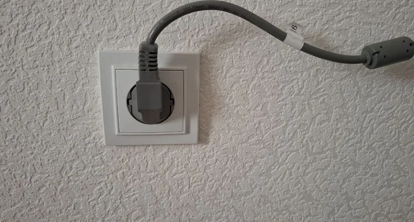 Какую технику нельзя выключать из розетки: запомните это раз и на всю жизнь