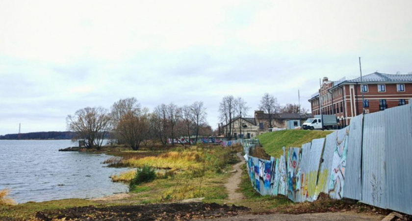 В Костроме начали благоустройство нового участка волжской набережной