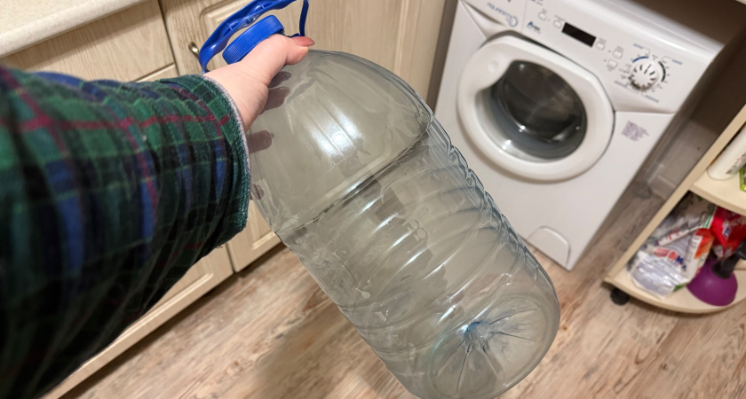 Пластиковые бутылки 5 литров берегу — словно зеницу ока: вот что из них делаю — порядок в доме теперь обеспечен