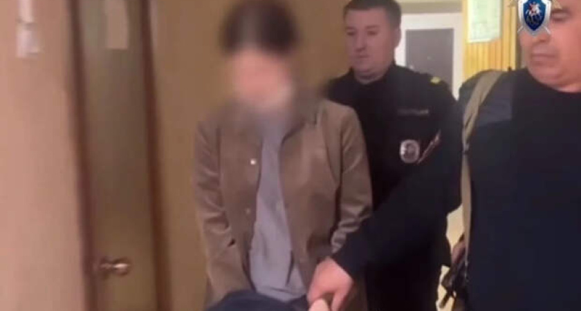 В Костромской области 20-летняя девушка спаивала несовершеннолетнюю подругу