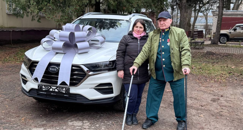 Костромской участник СВО освоил вождение автомобиля с ручным управлением