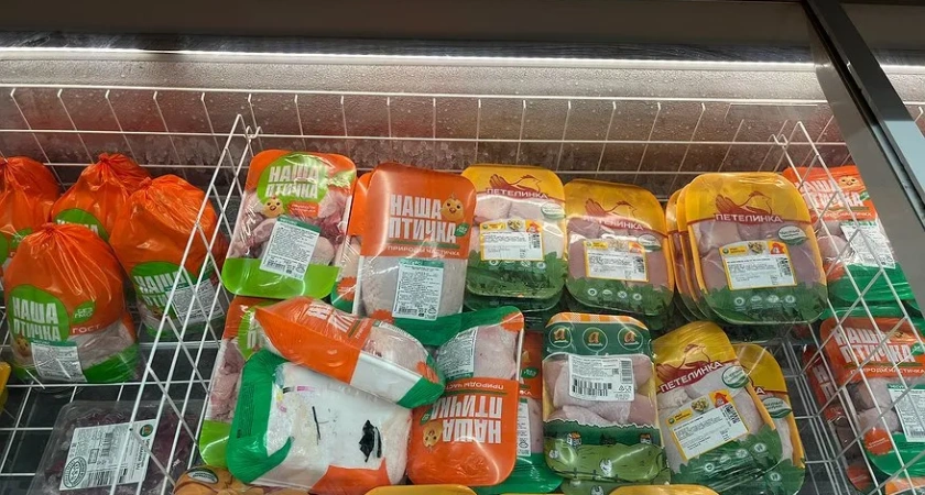 Продавщица в "Пятерочке" увидела, как я закупаюсь сырой курицей — указала на 3 признака: теперь знаю, как определить наколотое мясо