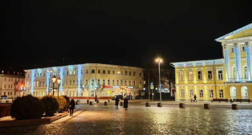 В Костроме начались работы по праздничному новогоднему оформлению города