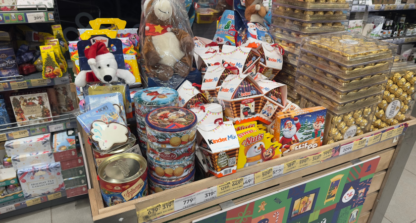 "Русские в 100 раз богаче, чем я!": американка приехала в Россию, сводил ее в "Азбуку вкуса" и увидеть такие цены она не ожидала