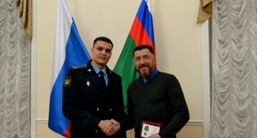 В Костроме наградили экс-пристава, продолжающего выполнять долг на передовой