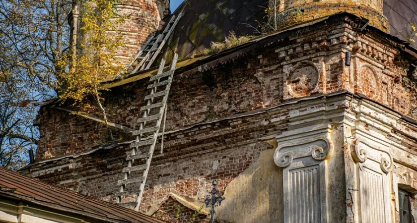 Костромичи могут спасти уникальный храм XVIII века в усадьбе Нероново
