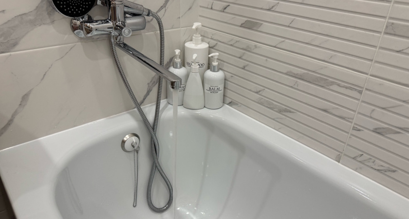 1/2 стакана на стенки — и ванна белоснежная как снег с горных вершин: нет ни налета, ни ржавчины — сияет даже в темноте