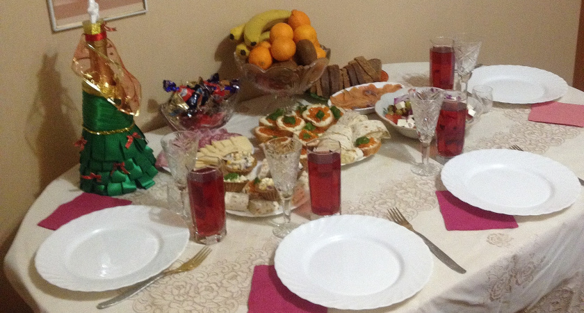 Прожила в США 3 года, но так и не смогла это понять: особенности американского застолья, которые русским как до луны и обратно