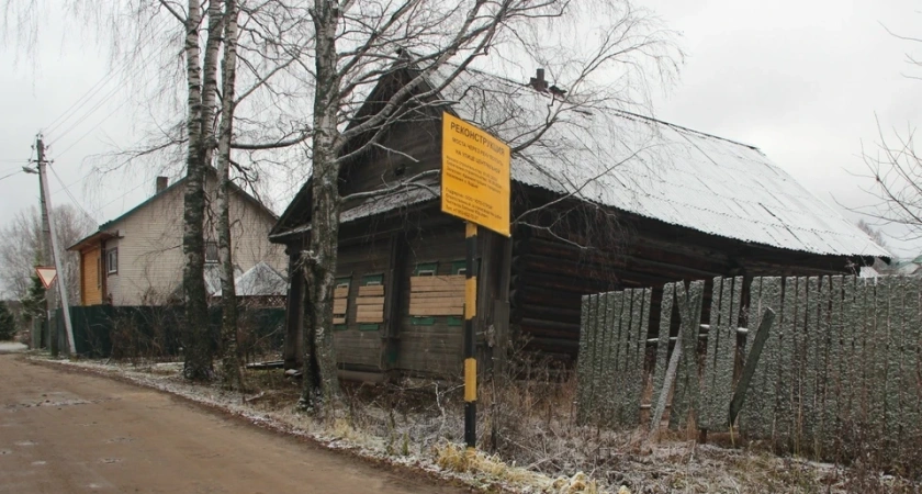 Уникальный деревянный классицизм под угрозой: суд обязал восстановить дом Зайцева в Кадые