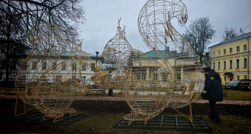 Гигантские белки, русская изба и елочные шары: Кострома преображается к Новому году