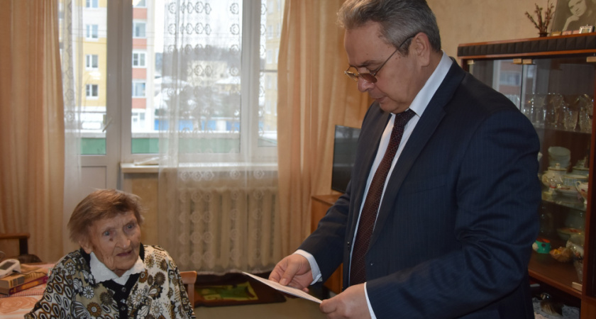 В Костроме ветеран труда отметила 100-летний юбилей