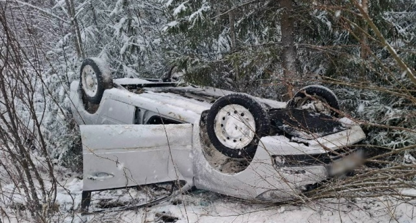 В Костромской области перевернулась "Лада Гранта": пострадал 75‑летний водитель