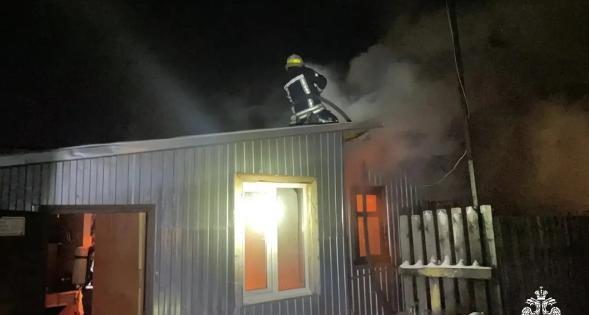 В Костромской области загорелась лесопилка