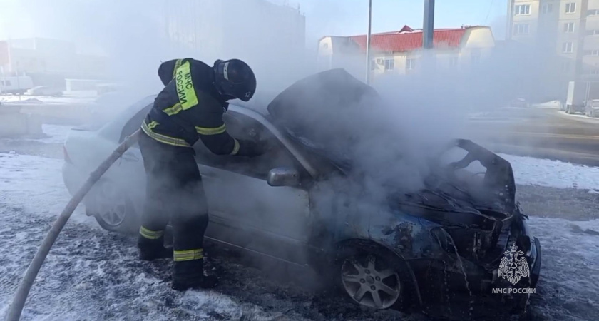 В Чухломе Костромской области загорелся автомобиль