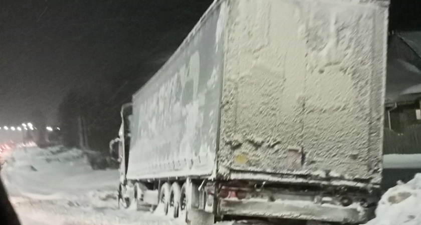 В Костромской области грузовик, перевозивший товар с нарушениями