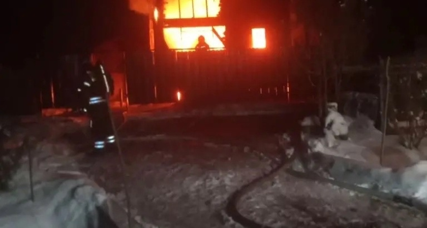 В Костромской области огонь полностью уничтожил садовый дом